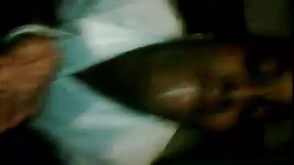 Нестримний ковбой від'їдав брюнетку на український секс кухні в кицьку.