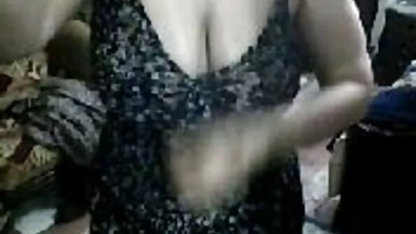 Класні дівки обробляють писю руками український порно чат та ногами.