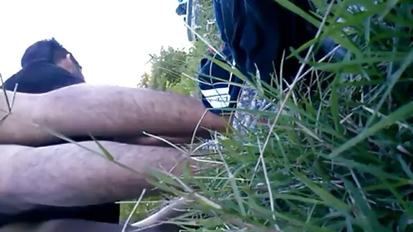 Оголена студентка дрочить і українськепорно злегка стоїть.