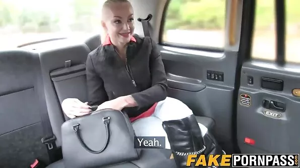 Пустотлива молодка показала українські порнофільми дірки прямо в камеру і не посоромилася.