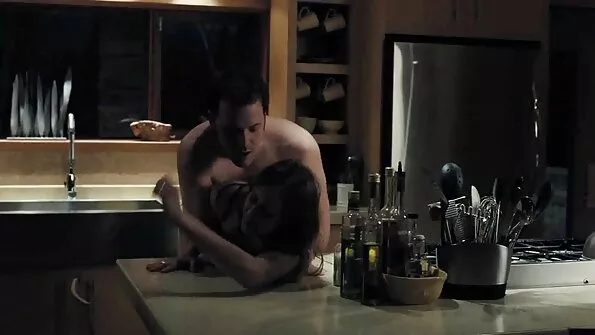 Приємна українські порнофільми чіка наставила клацання для мастурбації.