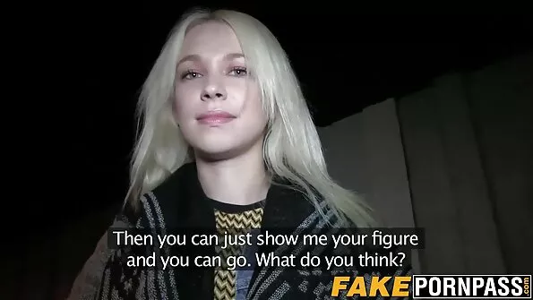 Світловолосу давалку безтурботно ебут у рот і пизду. український секс