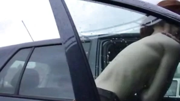 Коханка в чобітках присіла на українське домашнє порно член бою.