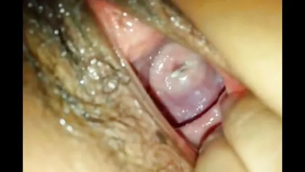 Підкачаний порноукраїнське самець довбає виголену кицьку членом.